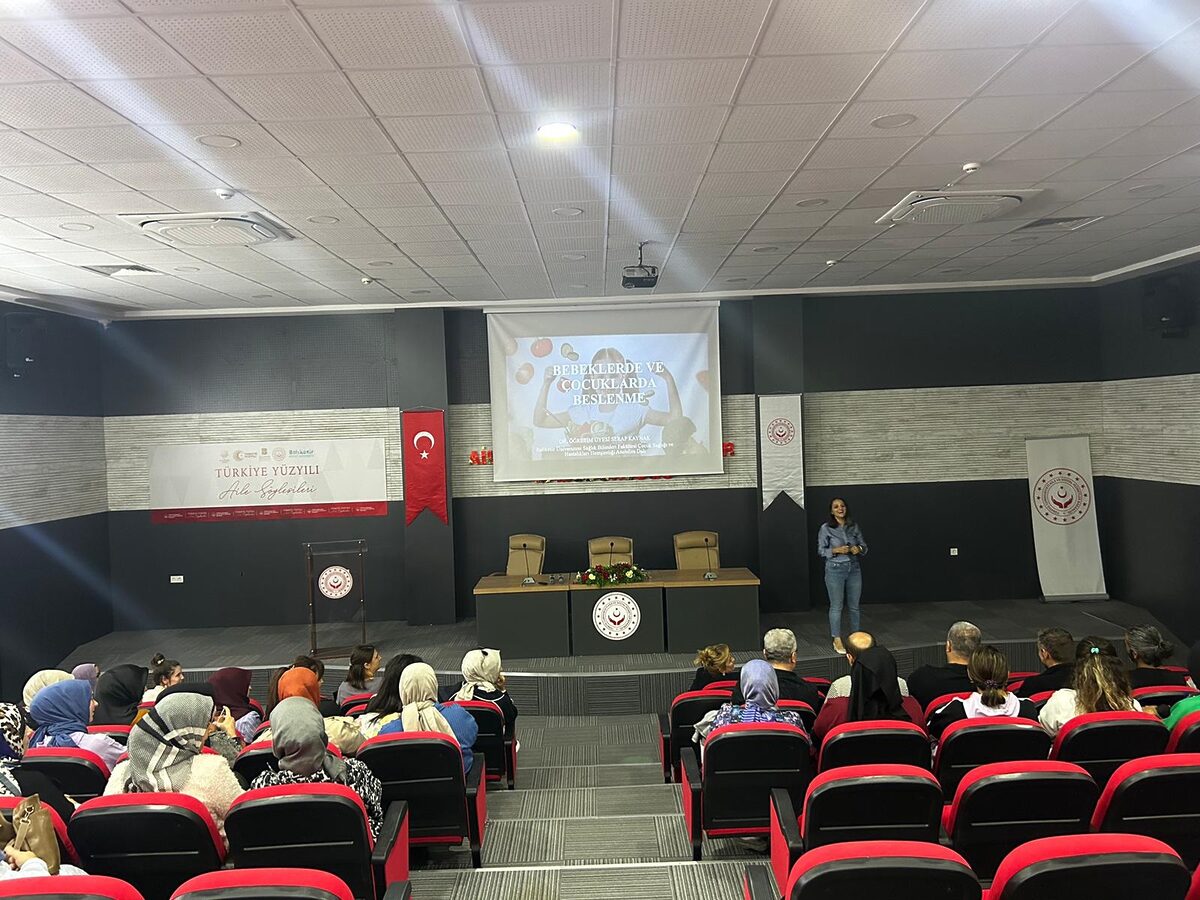 Balıkesir Üniversitesi (BAÜN) akademisyenleri,