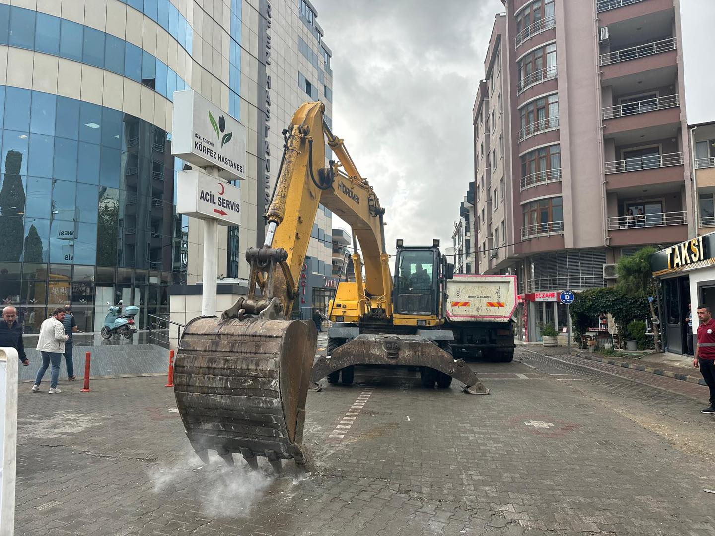 Edremit Eroğlan Mahallesi’nde Yol Yapım Çalışmaları Başladı