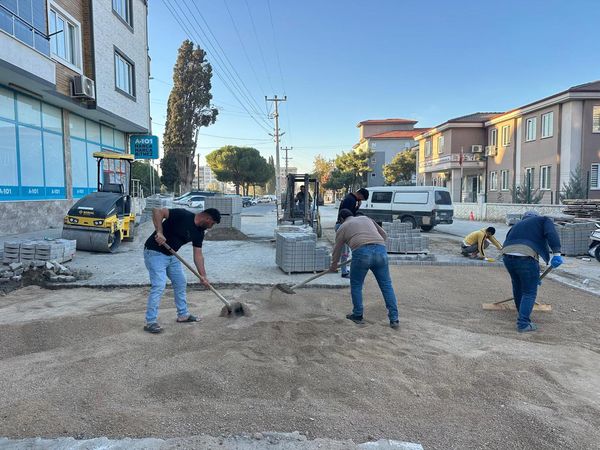 EDREMİT’TE YOL TAMİRAT ÇALIŞMALARI BAŞLADI