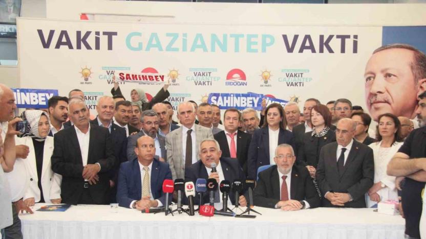 AK Parti Gaziantep İl Başkanlığında devir teslim töreni yapıldı