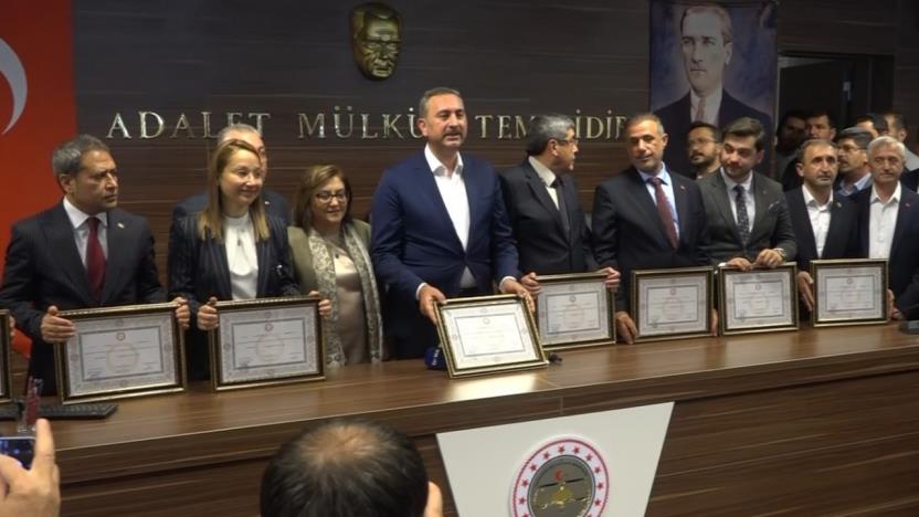 AK Parti Gaziantep milletvekilleri mazbatalarını aldı