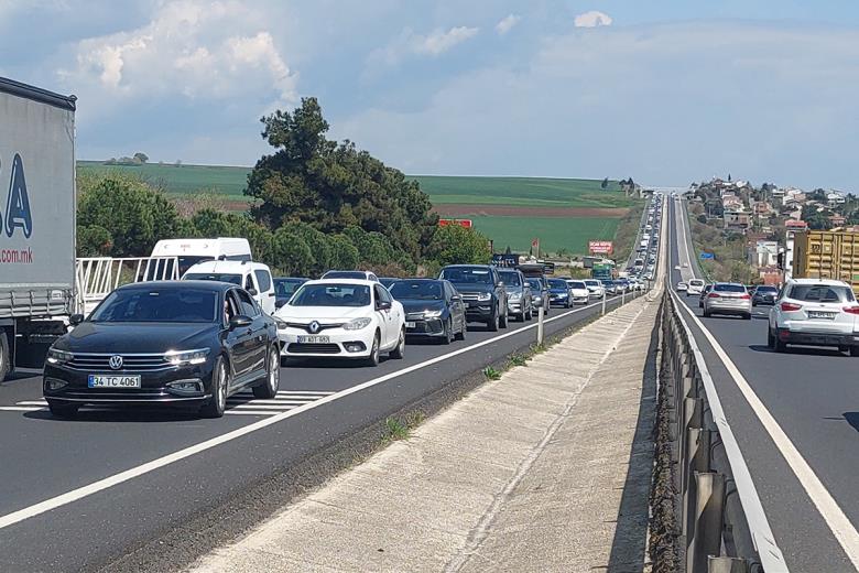 AKIN AKIN GELİYORLAR: TRAFİKTE BAYRAM YOĞUNLUĞU