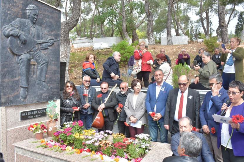 Edremit’in Tahtakuşlar Mahallesi’nde mezarı