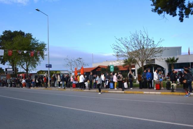 AYVALIK'TA BAYRAM YOĞUNLUĞU