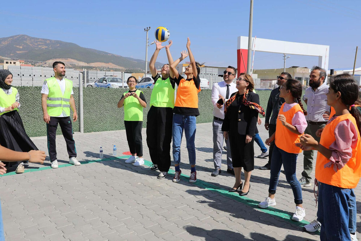 Afet bolgesi Nurdaginda ilk ders.j - Marmara Bölge: Balıkesir Son Dakika Haberleri ile Hava Durumu