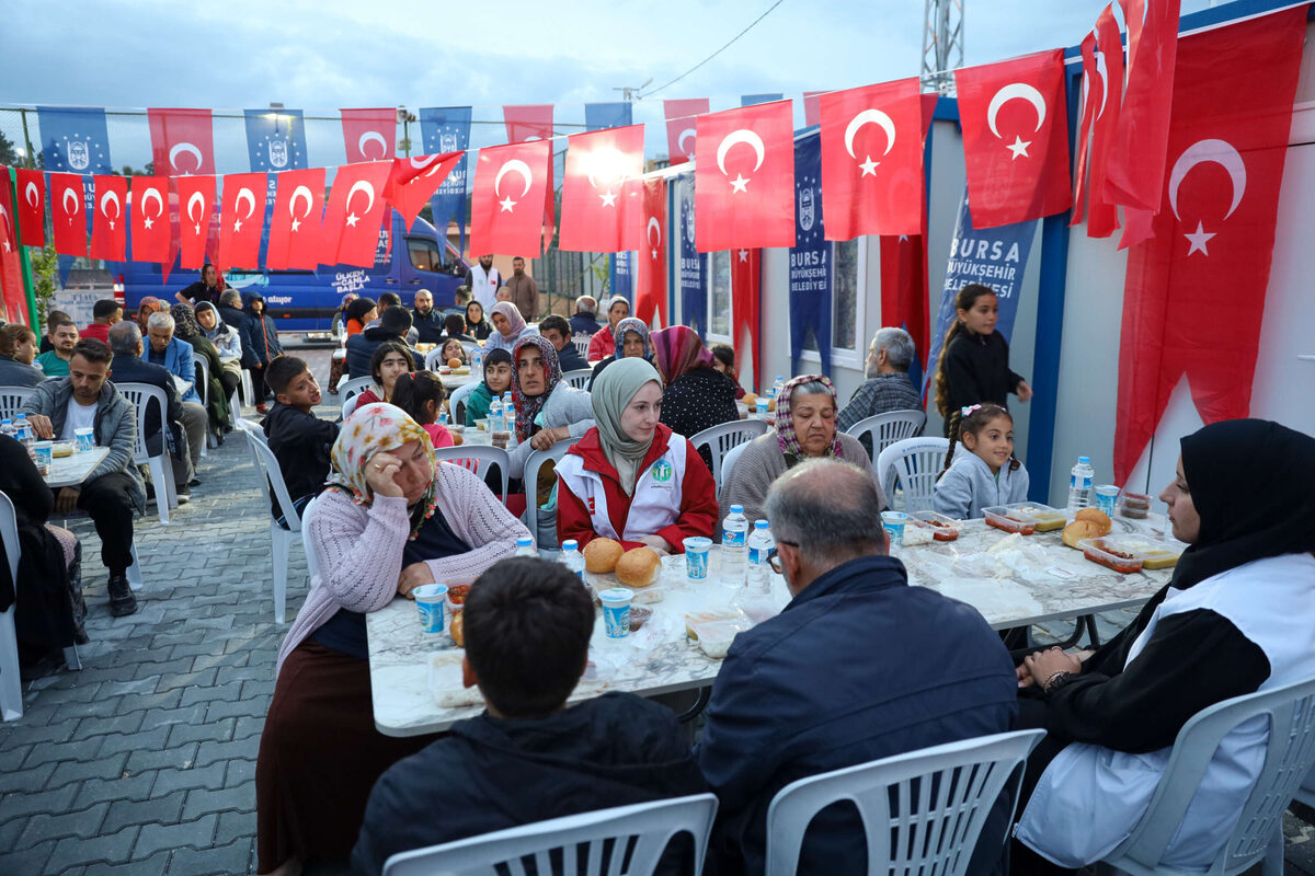 Afet bolgesinde Bursa kucukleri sevindirdi - Marmara Bölge: Balıkesir Son Dakika Haberleri ile Hava Durumu