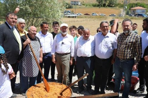 Ahmet Çolakbayrakdar Pilav Şenliği’ne katıldı