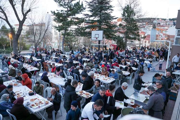 Alim Isik Kutahyalilarla iftarda bulustu - Marmara Bölge: Balıkesir Son Dakika Haberleri ile Hava Durumu