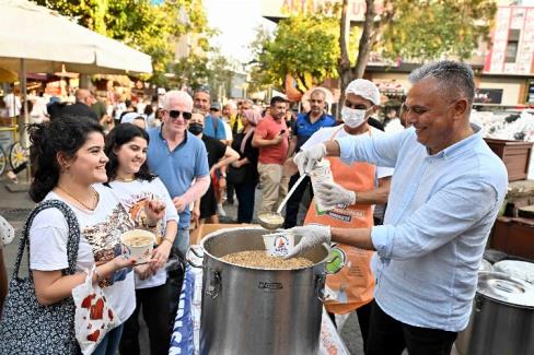 Antalya Muratpaşa’da aşure ikramı