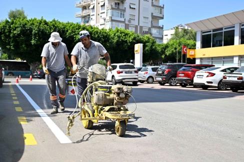 Antalya Muratpaşa’nın yol çizgileri yenileniyor