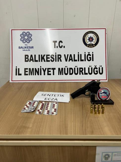 BALIKESIRDE POLIS 40 ARANAN SAHSI YAKALADI - Marmara Bölge: Balıkesir Son Dakika Haberleri ile Hava Durumu