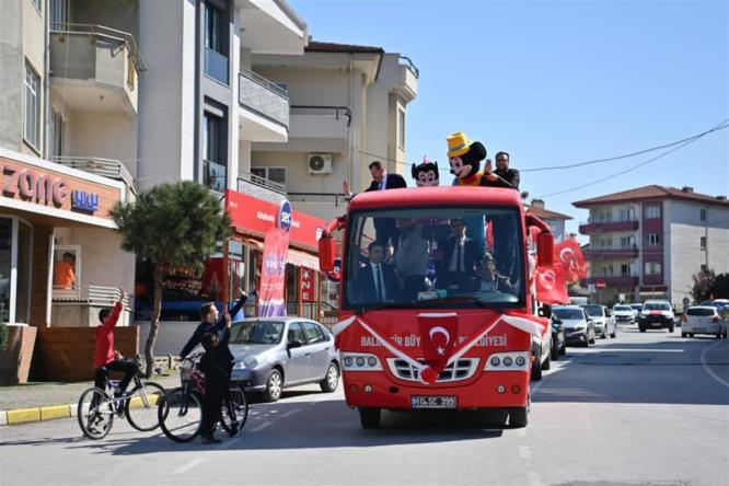 BASKAN YILMAZDAN 23 NISAN KORTEJI - Marmara Bölge: Balıkesir Son Dakika Haberleri ile Hava Durumu