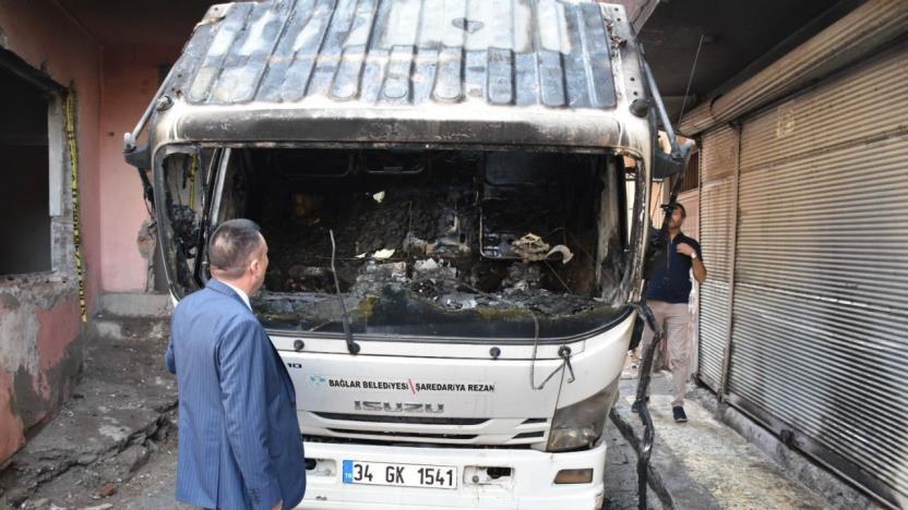 Bağlar Belediye Başkanı Beyoğlu, çöp aracının yakılmasına tepki gösterdi