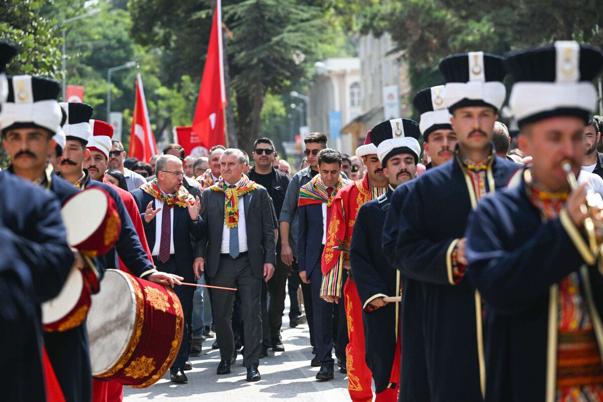 Bakan Bak Sogutten sesledi Gelecege guclu sekilde yuruyecegiz - Marmara Bölge: Balıkesir Son Dakika Haberleri ile Hava Durumu