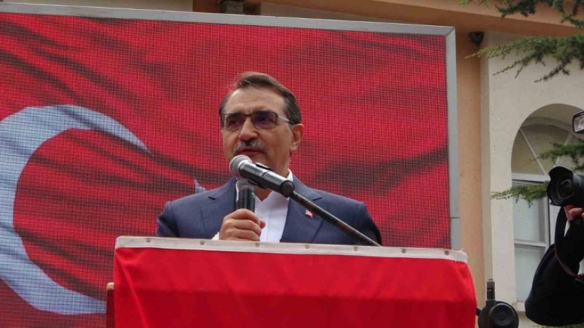 Bakan Dönmez: “Trabzon’a, Rize’ye giderler milliyetçi kesilirler. Diyarbakır’a giderler özerklik getireceğiz derler”