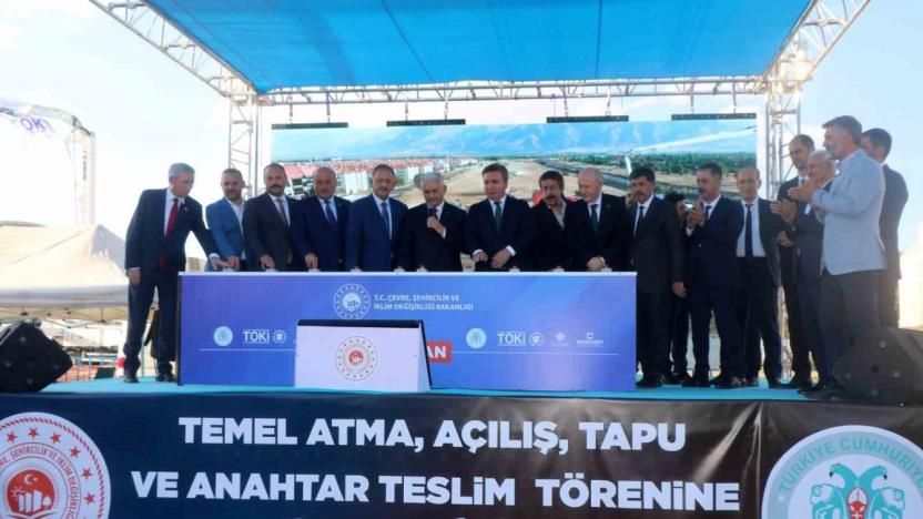 Bakan Özhaseki ve Yıldırım’ın katılımıyla Erzincan’da temel atma, açılış, tapu ve anahtar teslim töreni gerçekleşti