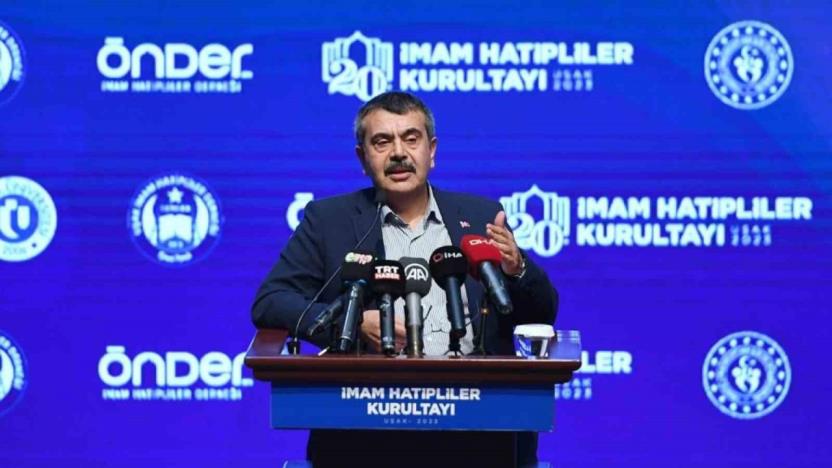 Bakan Tekin: “İmam hatip okulları, insanların bir arada yaşama arzu ve ideallerini pekiştiren çimentodur”