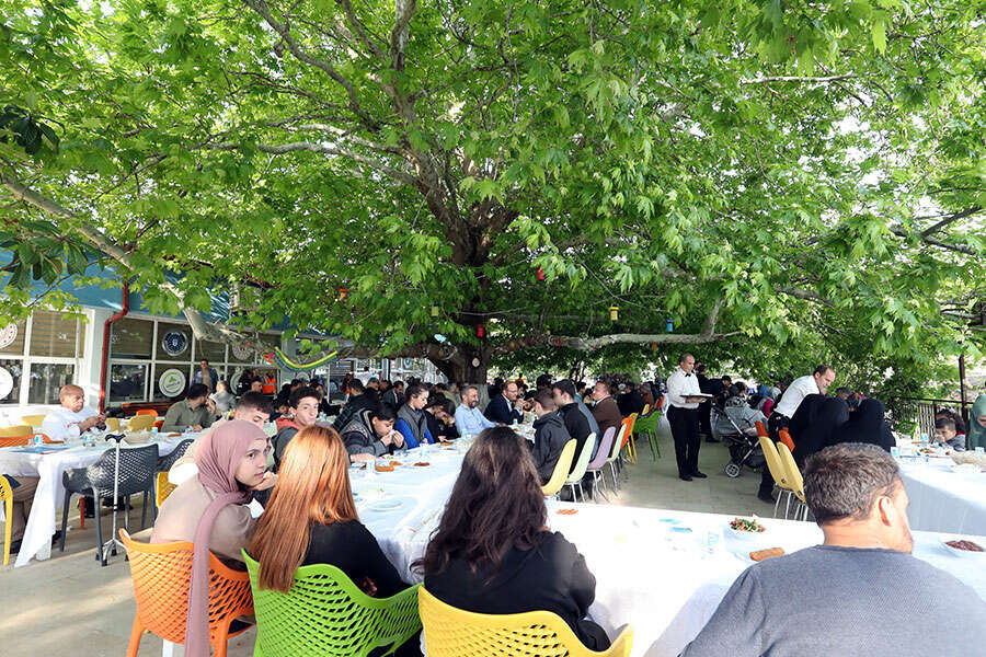 Bakan Varank Bursada depremzedelerle bulustu - Marmara Bölge: Balıkesir Son Dakika Haberleri ile Hava Durumu