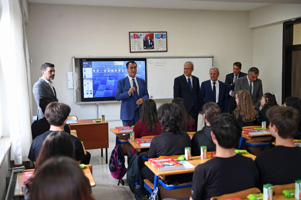 Baskan Dundar Bursa Erkek Lisesi ogrencileriyle bulustu - Marmara Bölge: Balıkesir Son Dakika Haberleri ile Hava Durumu