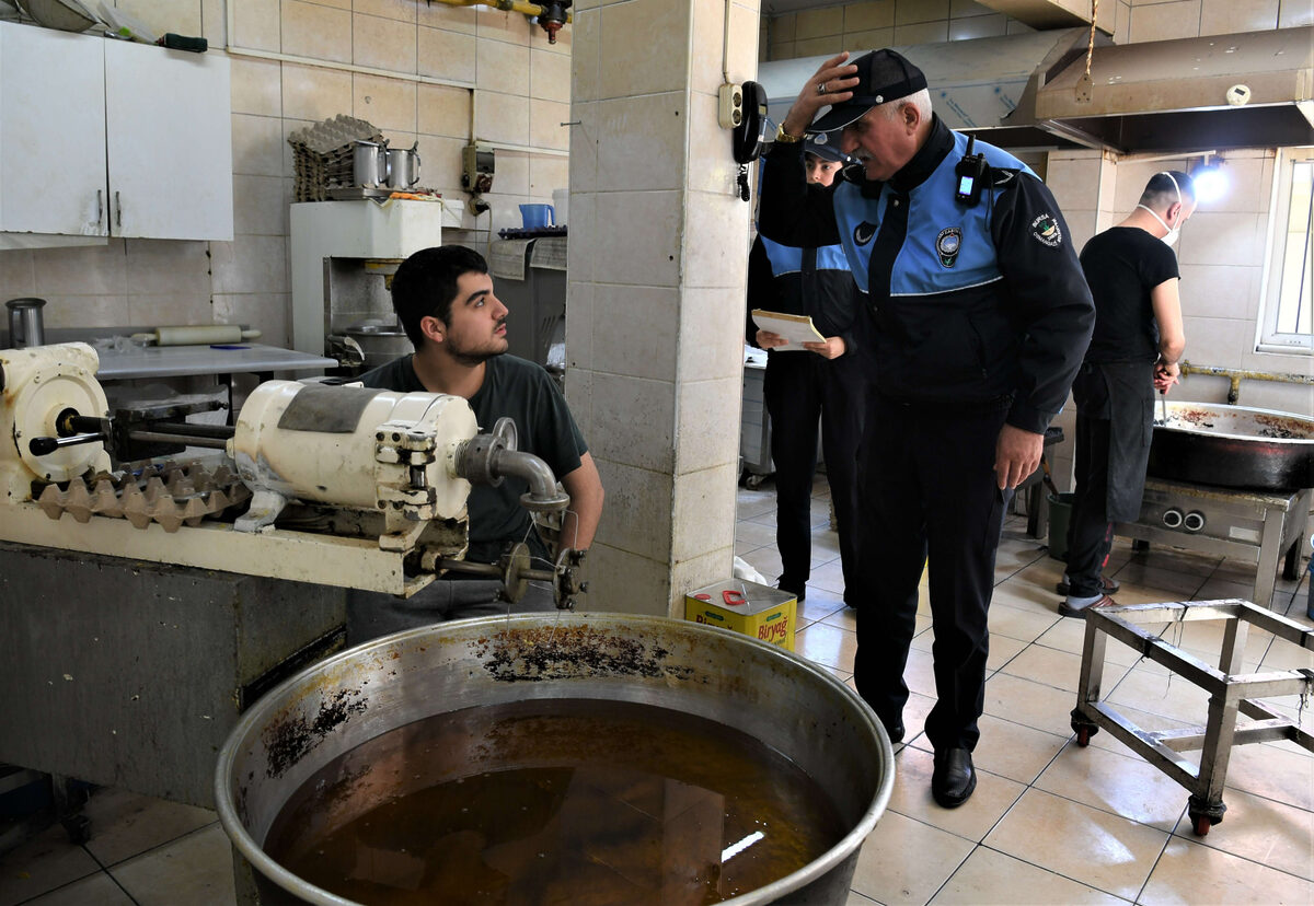 Bayram oncesi tatli imalathanelerine siki denetim - Marmara Bölge: Balıkesir Son Dakika Haberleri ile Hava Durumu