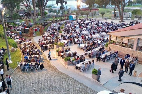 Bergama’da 2 bin kişi ile iftar sofrası