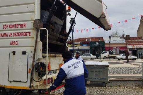 Bilecik Pazaryeri’nde çöp konteynerları temizlendi