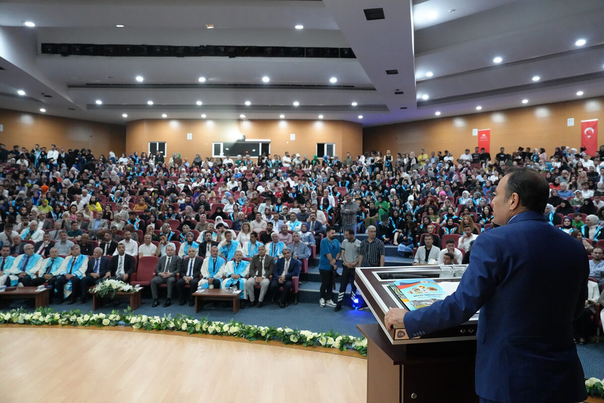 Bingöl Üniversitesi’nde mezuniyet coşkusu