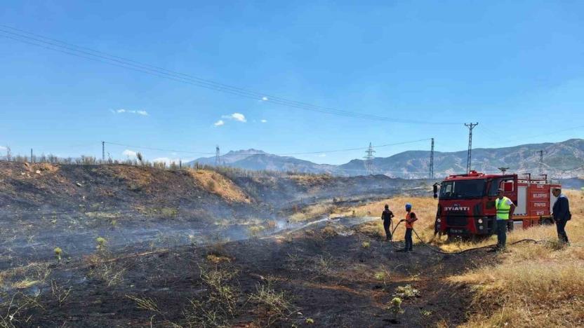 Bingöl’de anız yangını büyümeden söndürüldü