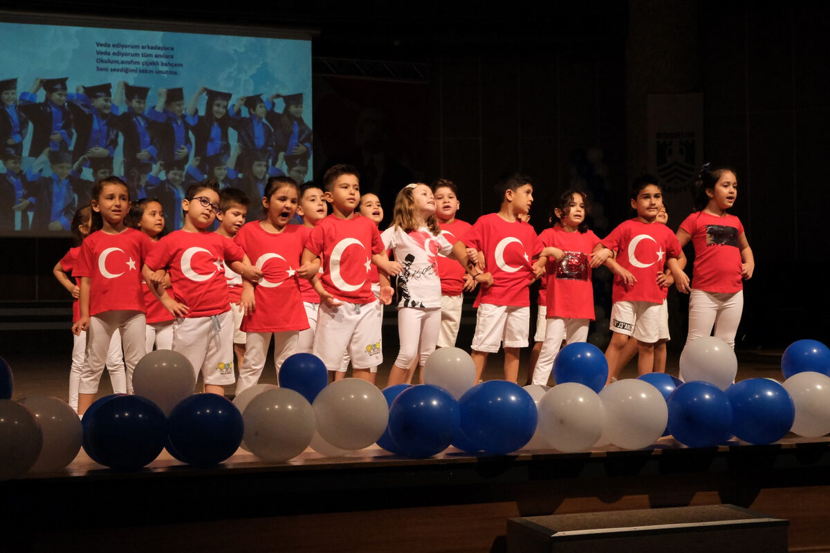 Bodrum Belediyesi’nin anaokulunda mezuniyet sevinci