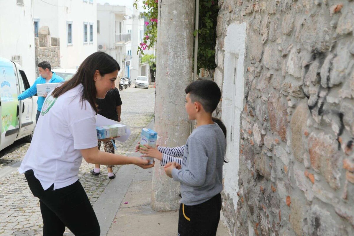 Bodrumda Halk Sut ilgisi - Marmara Bölge: Balıkesir Son Dakika Haberleri ile Hava Durumu