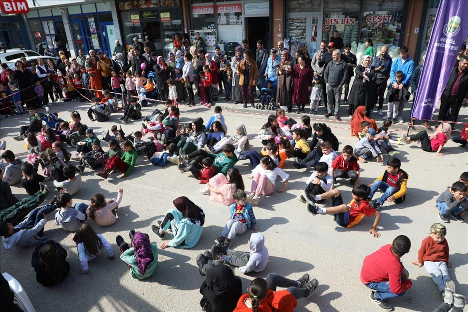 Bursa Inegolde Mahalle Senlikleri suruyor - Marmara Bölge: Balıkesir Son Dakika Haberleri ile Hava Durumu