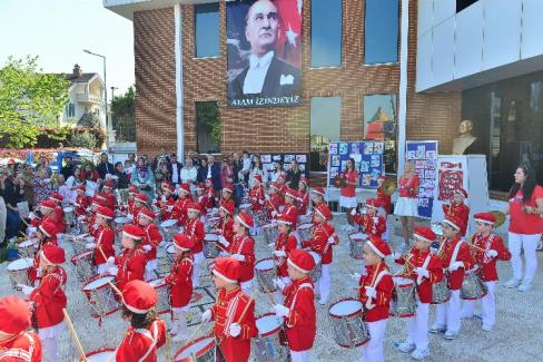 Bursa'da çocuklardan karnaval tadında şenlik