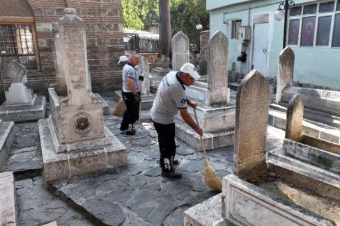 Bursa’da hazireler rutin temizlikte