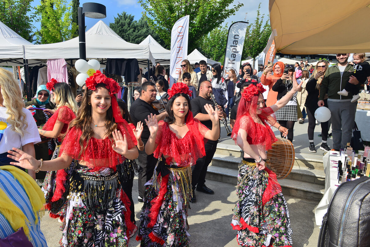 Bursada karnaval tadinda festival - Marmara Bölge: Balıkesir Son Dakika Haberleri ile Hava Durumu