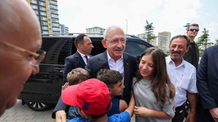 CHP Lideri Kılıçdaroğlu, Babalar Günü dolayısıyla deprem bölgesini ziyaret etti