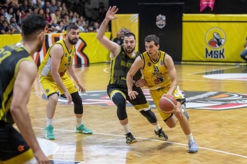 Carettalar Balıkesir'i 96-65 yendi