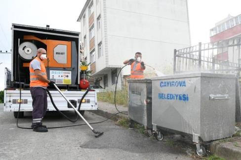 Çayırova'da çöp konteynerleri yerinde yıkanıyor