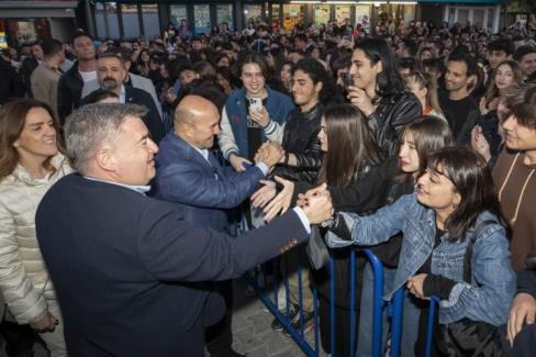 Çeşme'de 2023 kuşağı coşkusu