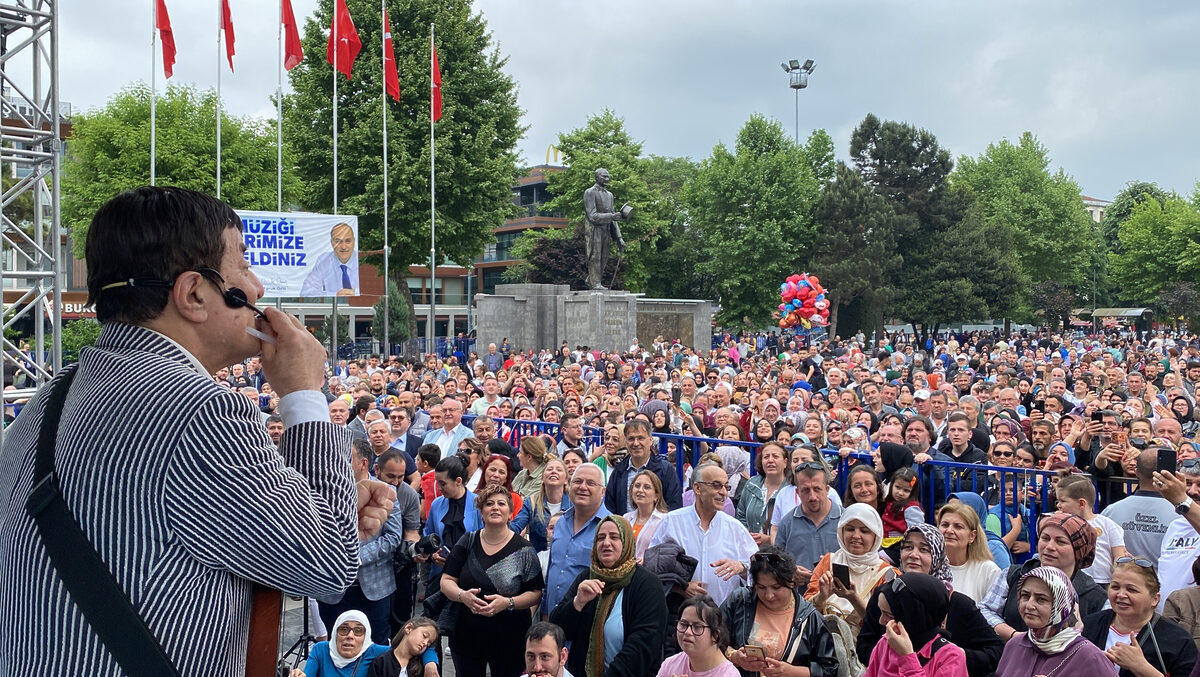 Coşkun Sabah Düzce’de sahne aldı