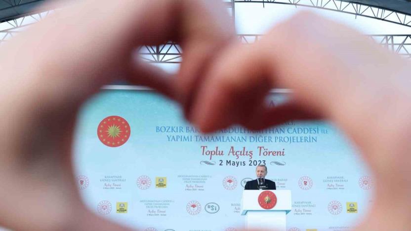 Cumhurbaşkanı Erdoğan: “21 yıldır gece gündüz demeden tüm Türkiye’ye aşkla hizmet ediyoruz”