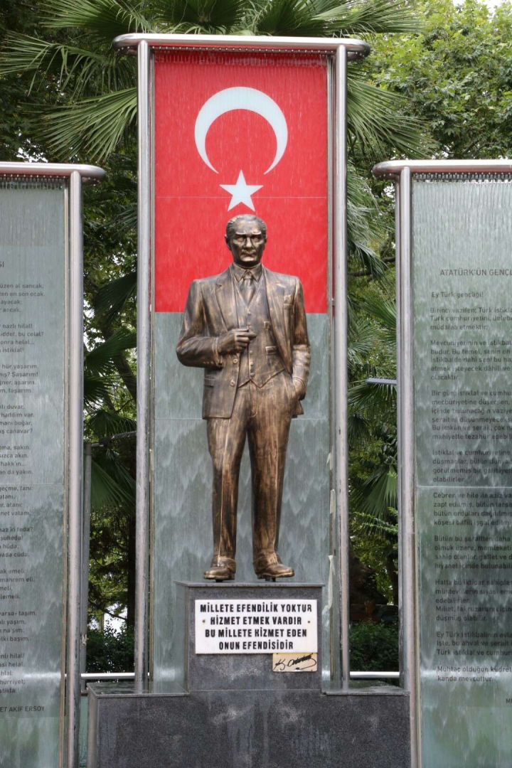 Degirmenderede Ataturk heykelinin bakimi tamamlandi - Marmara Bölge: Balıkesir Son Dakika Haberleri ile Hava Durumu