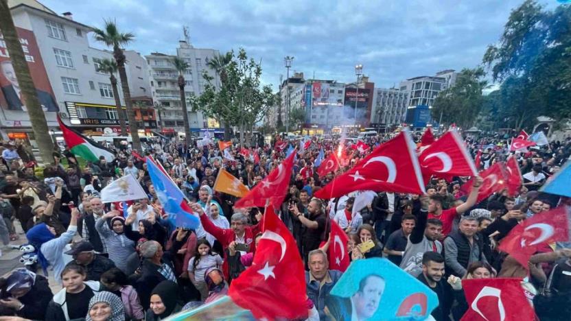 Denizli’de Cumhur İttifakı seçim zaferini kutladı