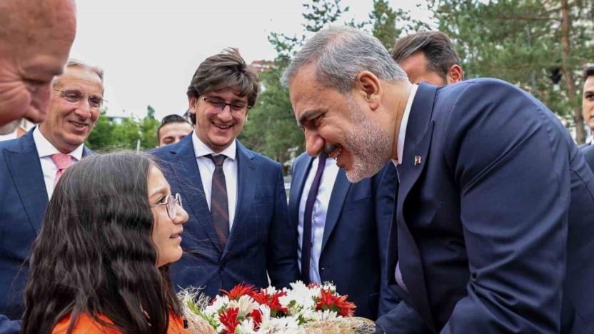 Dışişleri Bakanı Hakan Fidan, Erzurum Büyükşehir Belediyesi’nde