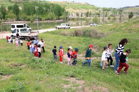 Diyarbakır’da depremde yaşamını yitirenler anısına fidan