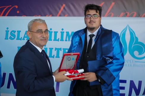 Dumlupınar mezunlarına ‘Işık’ oldu