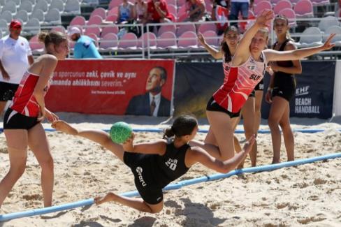 EHF Avrupa U17 Plaj Hentbolu'nda ikinci gün tamamlandı