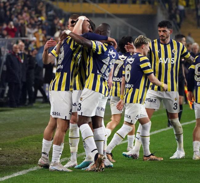 FENERBAHÇE YARI FİNALDE