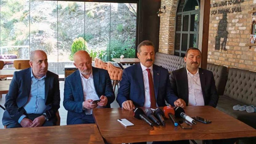 Faruk Çelik’ten Artvin Belediyesi’ne mobbing göndermesi