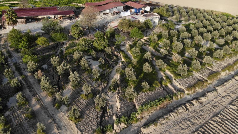 Fay hatti ciftlik evini ikiye boldu - Marmara Bölge: Balıkesir Son Dakika Haberleri ile Hava Durumu