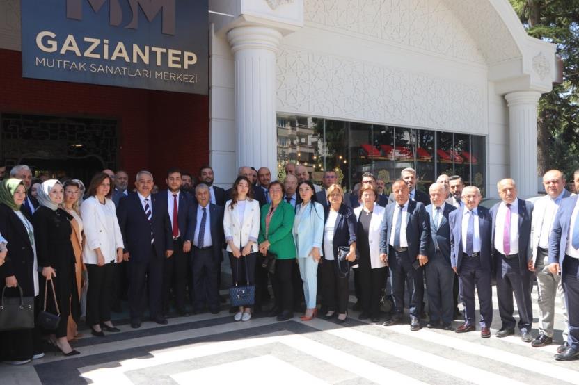 Gaziantep’te Ak Parti’nin yeni yönetimi açıklandı